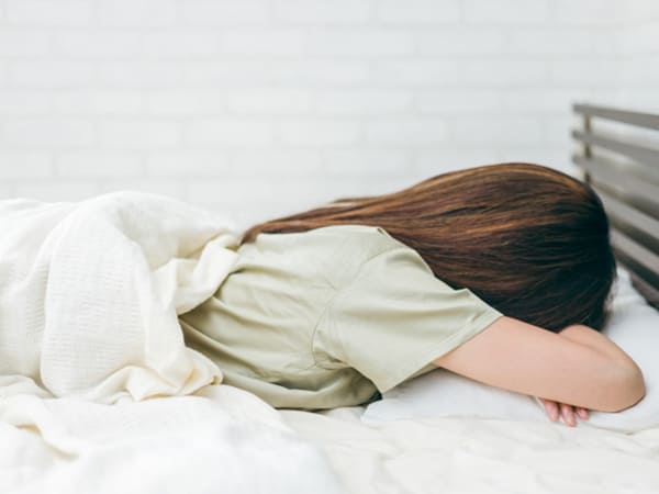 疲れが取れない女性